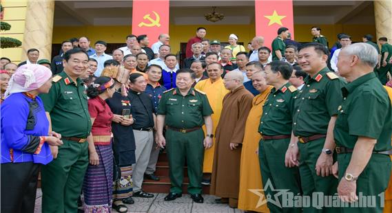 Trân trọng những đóng góp thiết thực của các già làng, trưởng bản, trưởng thôn, người có uy tín, chức sắc tôn giáo